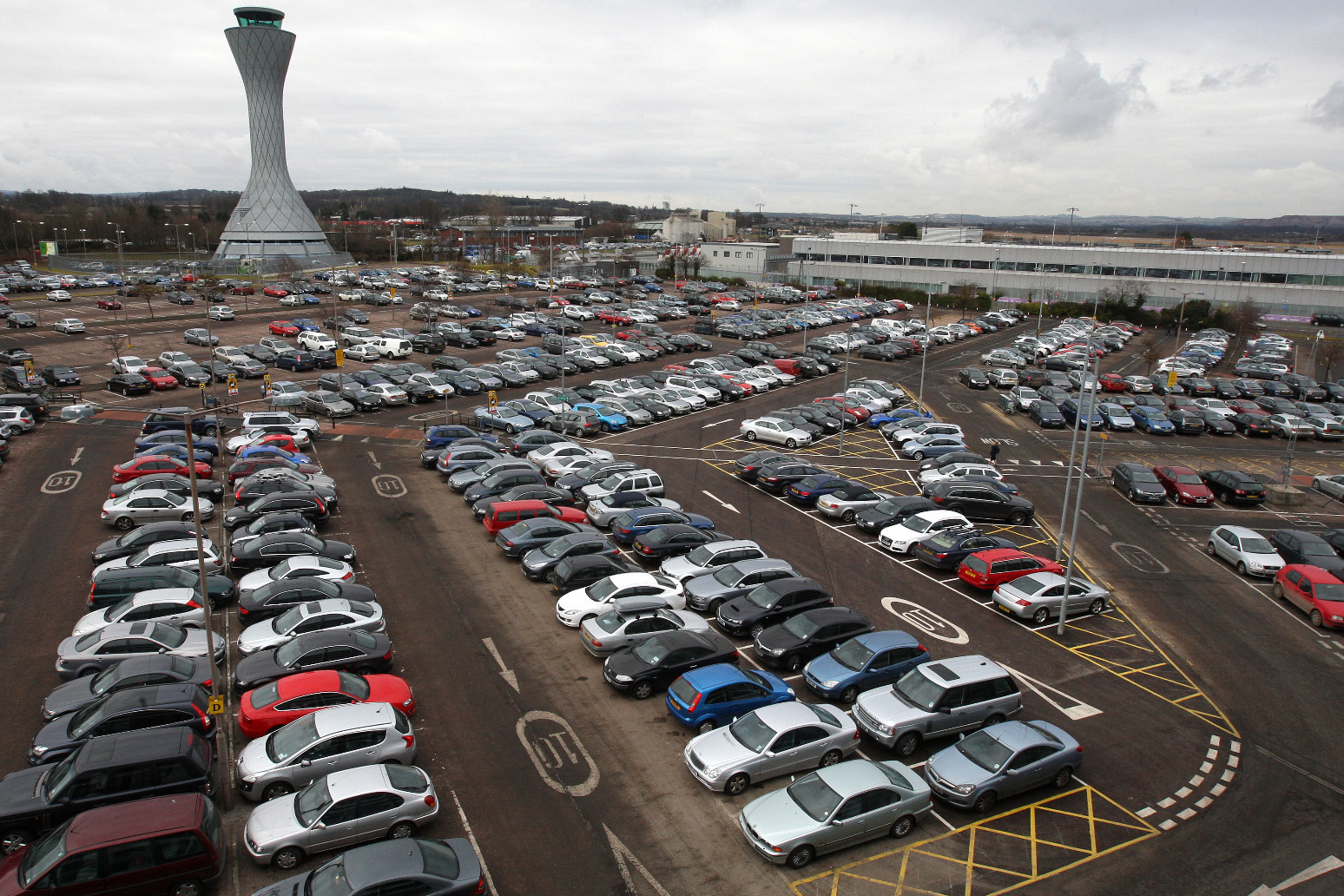 Holidaymakers parking at airports warned over ‘serious financial sting’