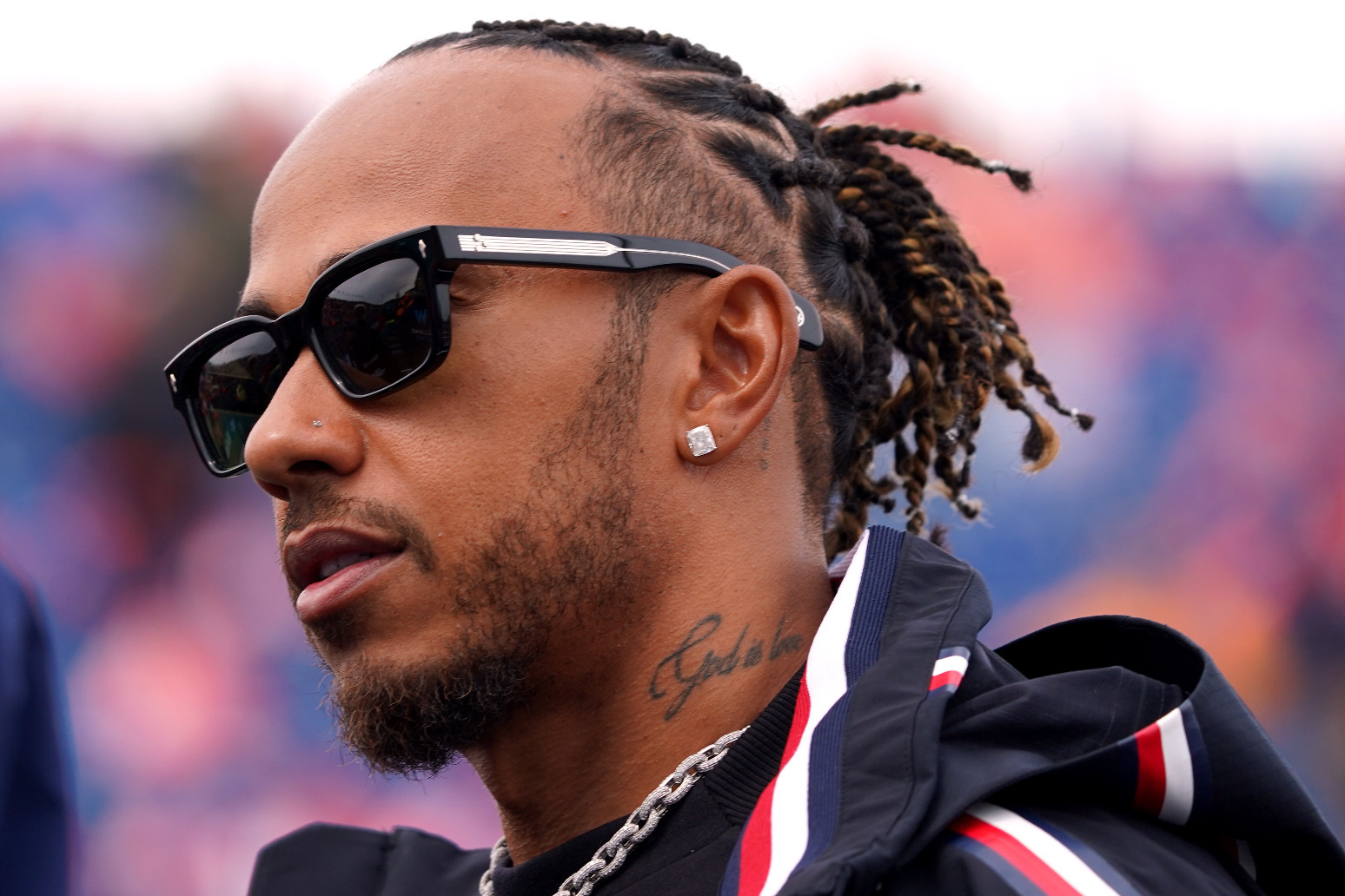 Lewis Hamilton commits to Mercedes until 2025