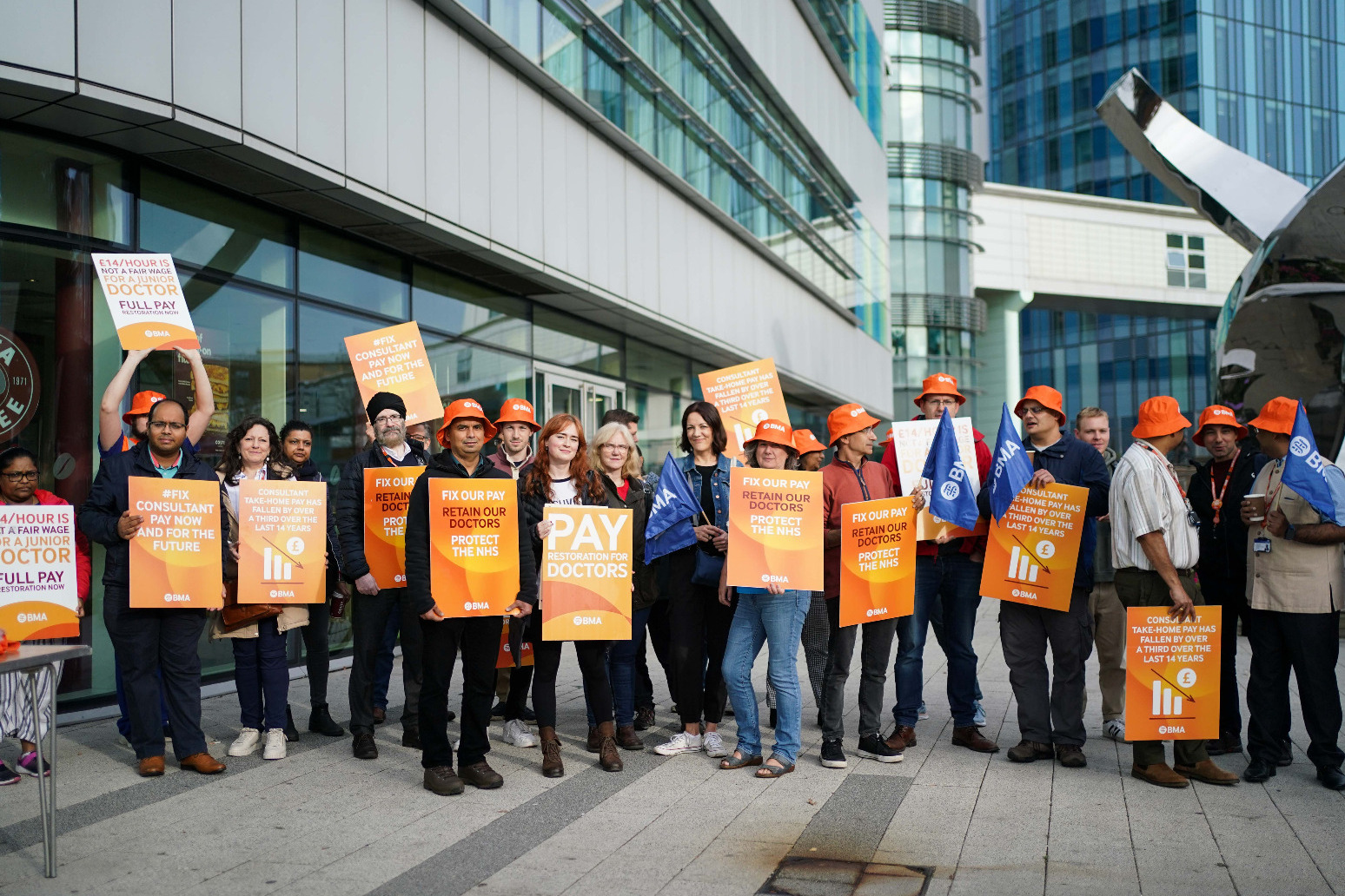 Ministers urged to enter Acas talks with consultants