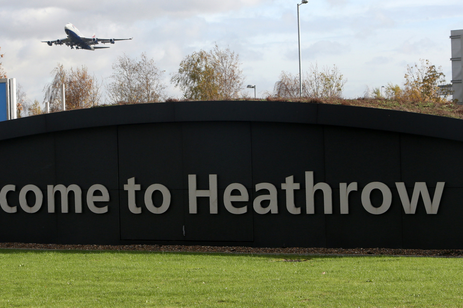 Competition regulator orders rethink on Heathrow charges