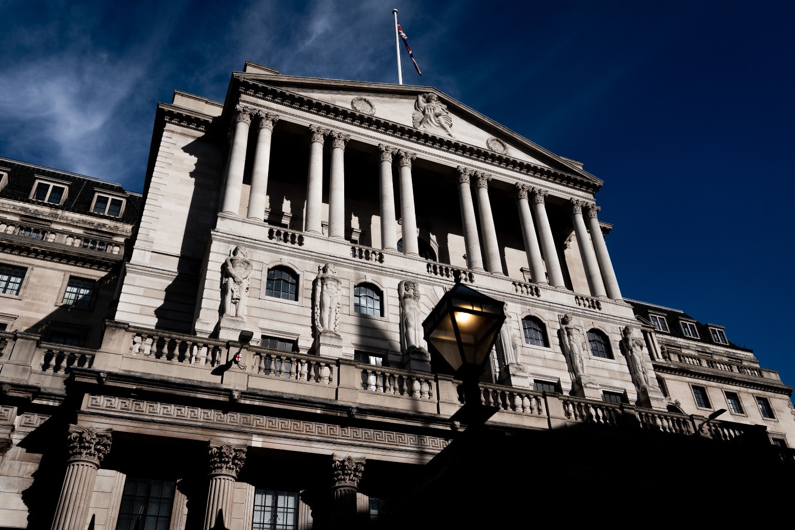 Artificial intelligence can help predict future interest rate decisions – study