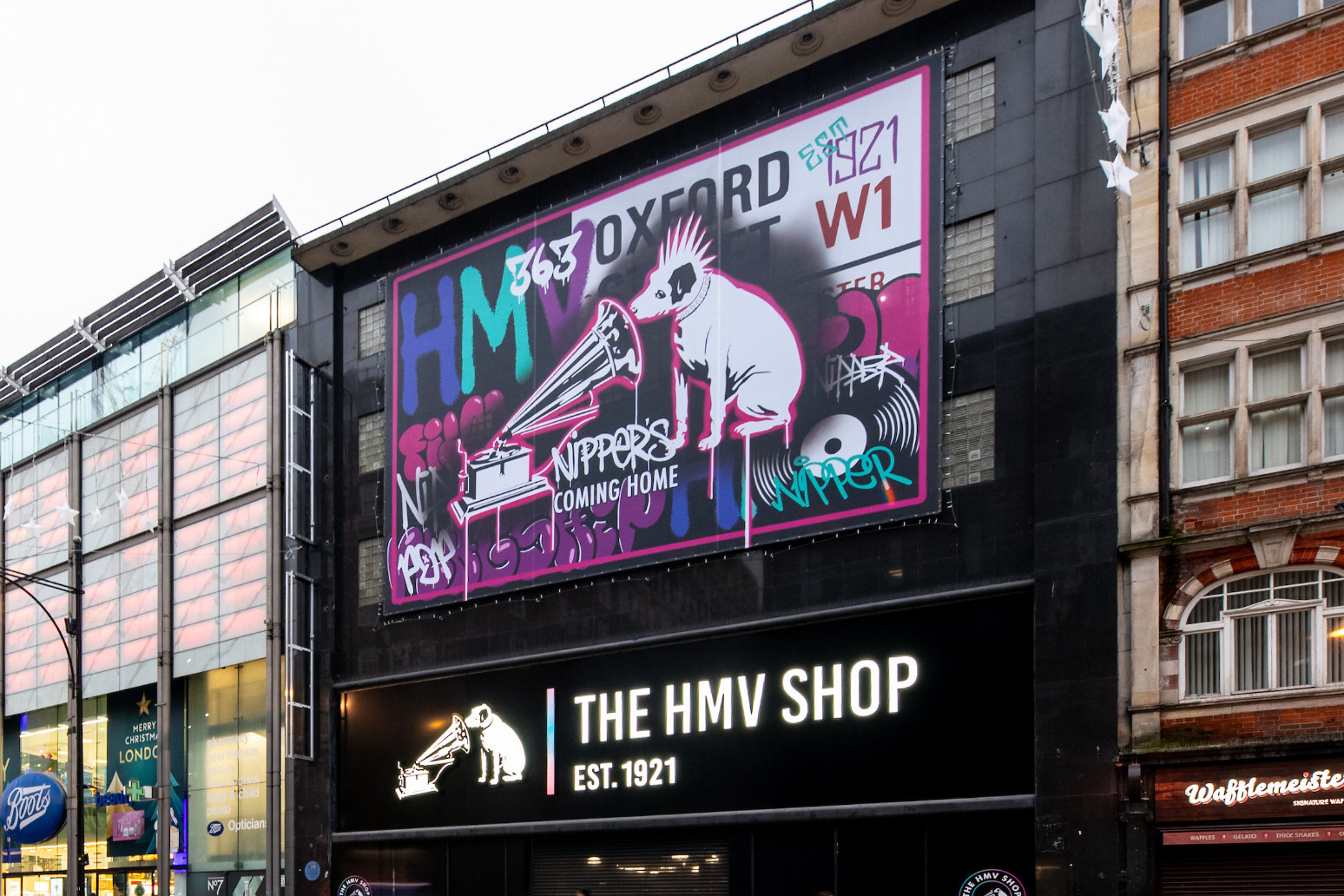 HMV to return to London\'s Oxford Street next week