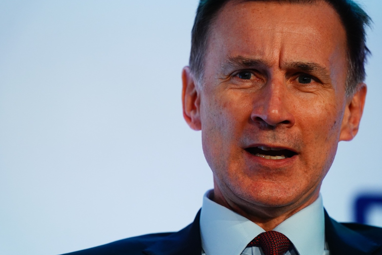 Hunt sets out plan to boost economy and cut taxes