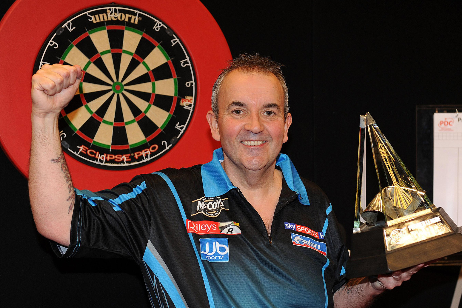 Phil Taylor to retire from darts at the end of next year