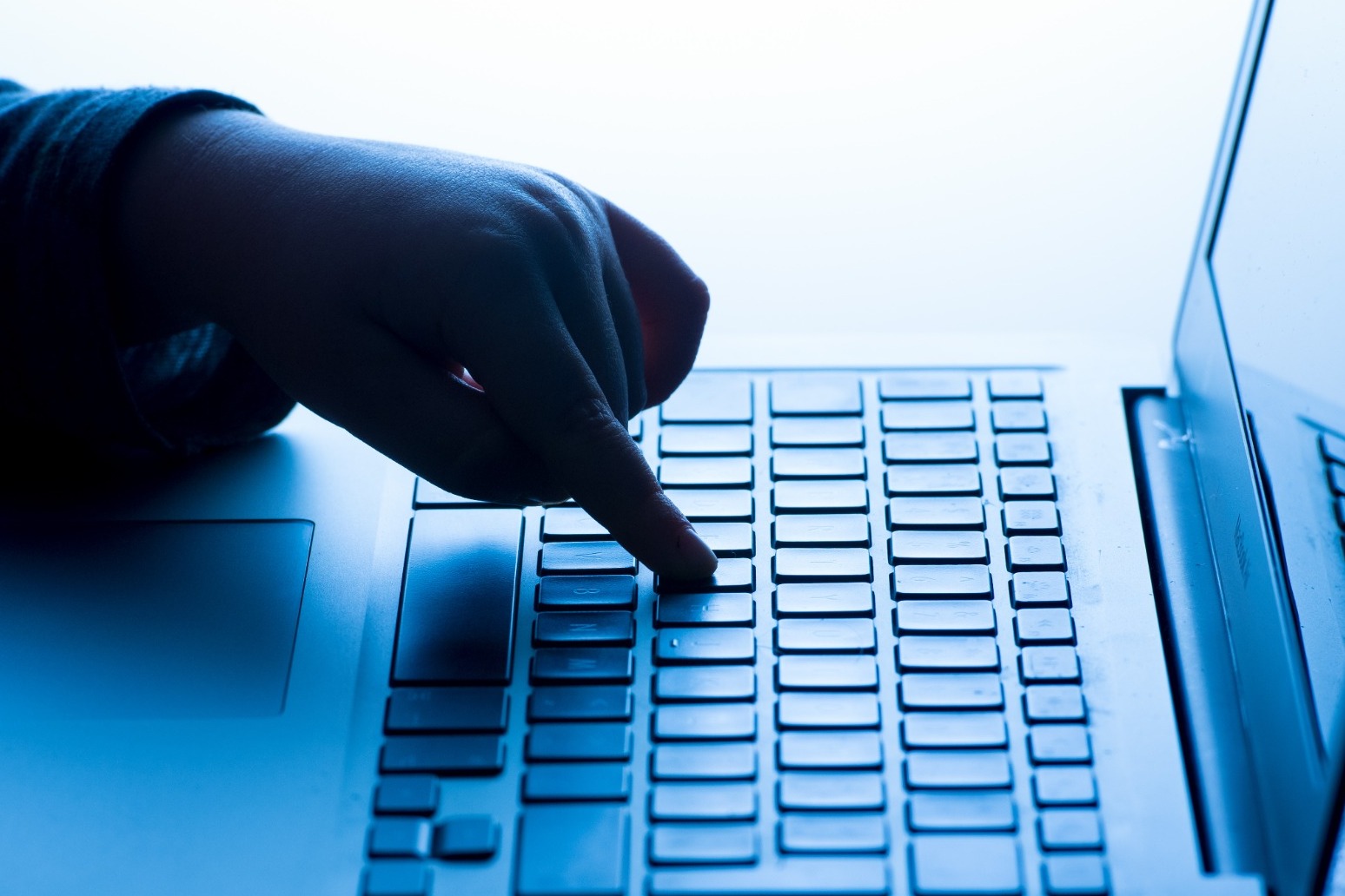 Social media sites failing to stop the spread of suicide content, charity says