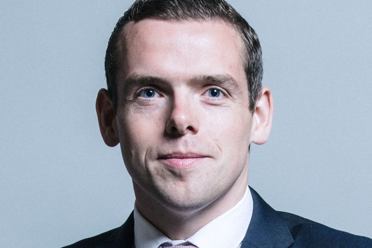 Minister resigns over Dominic Cummings\' alleged lockdown breaches