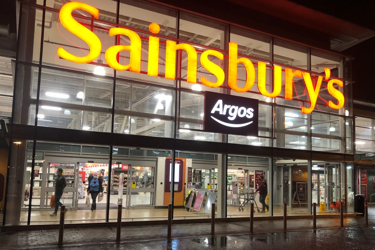 Sainsbury’s expected to end compulsory mask-wearing from July 19