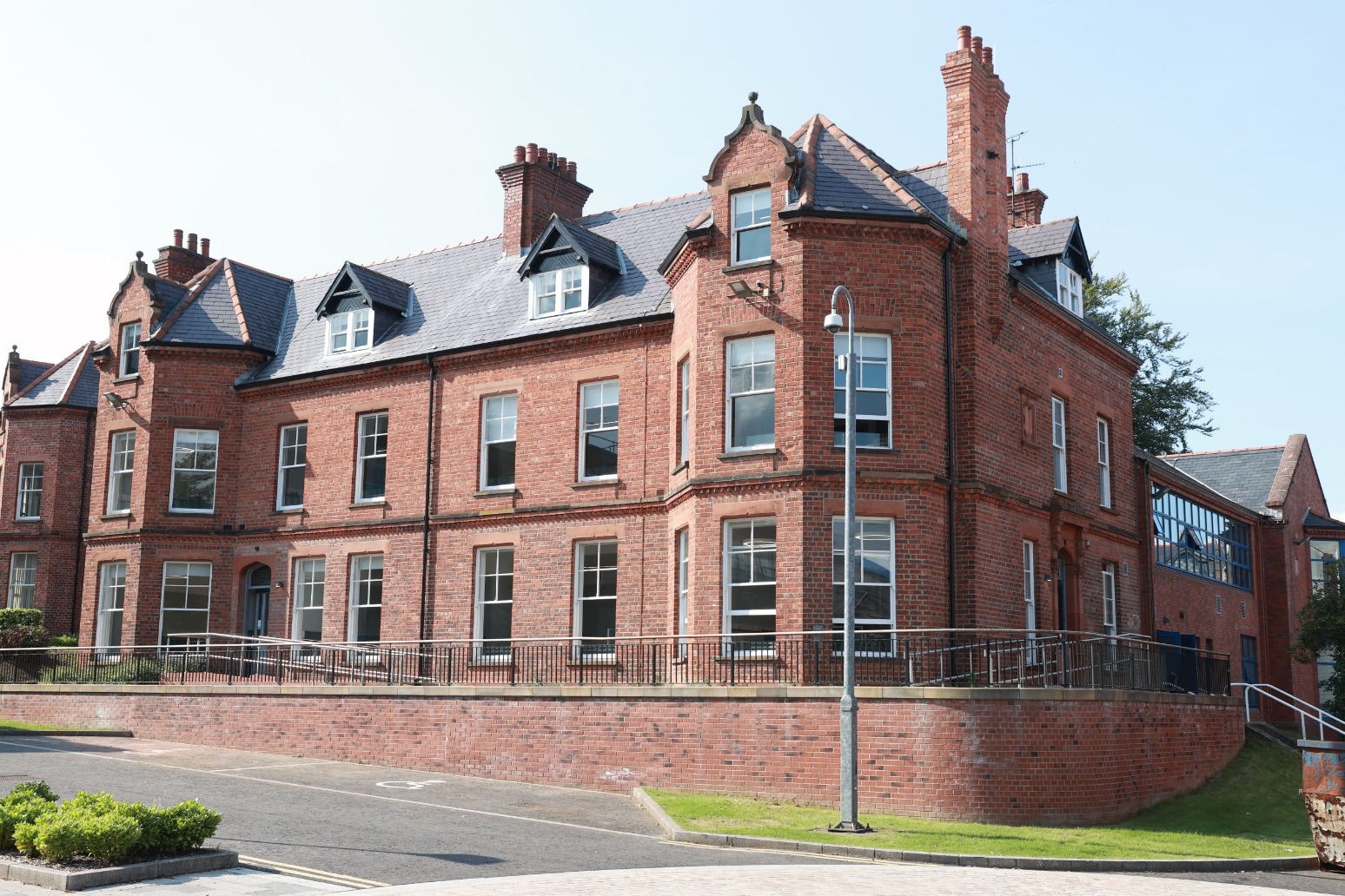 New medical school in Londonderry welcomes first intake of students 