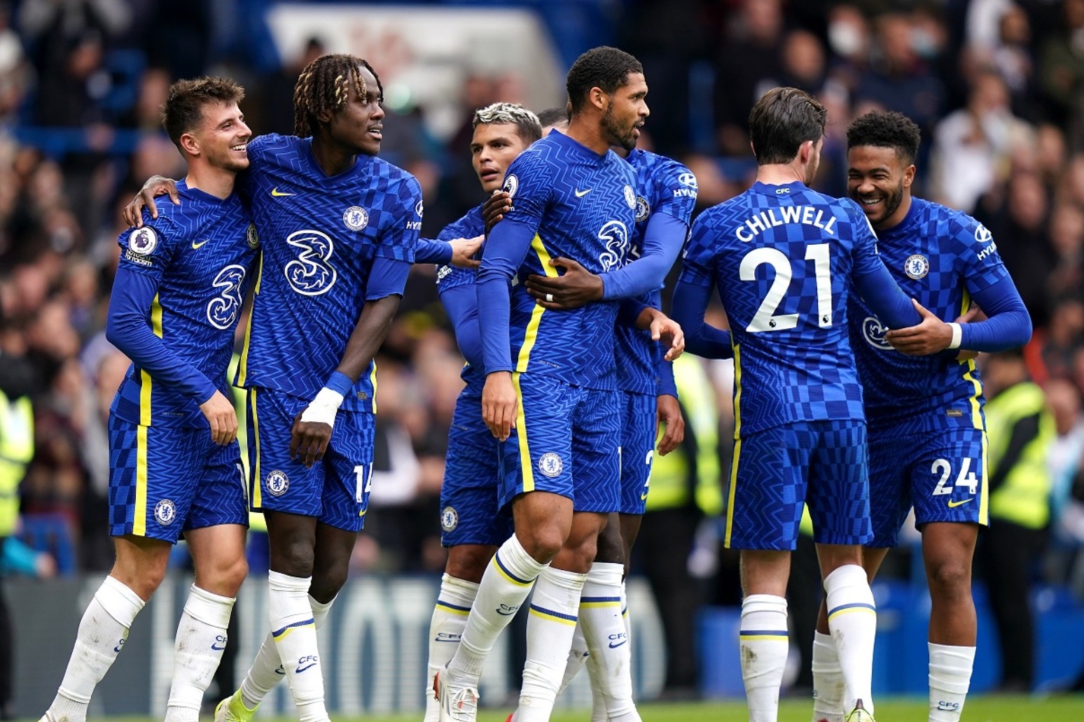 Mason Mount treble helps Chelsea crush Norwich City