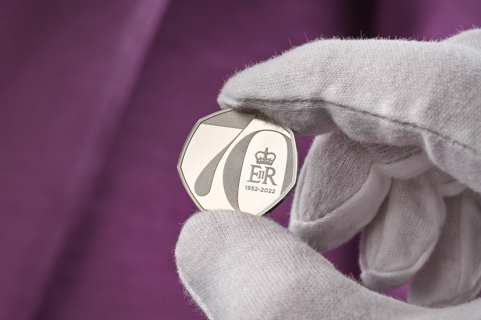 Design of new 50p to mark Queen’s Platinum Jubilee is unveiled