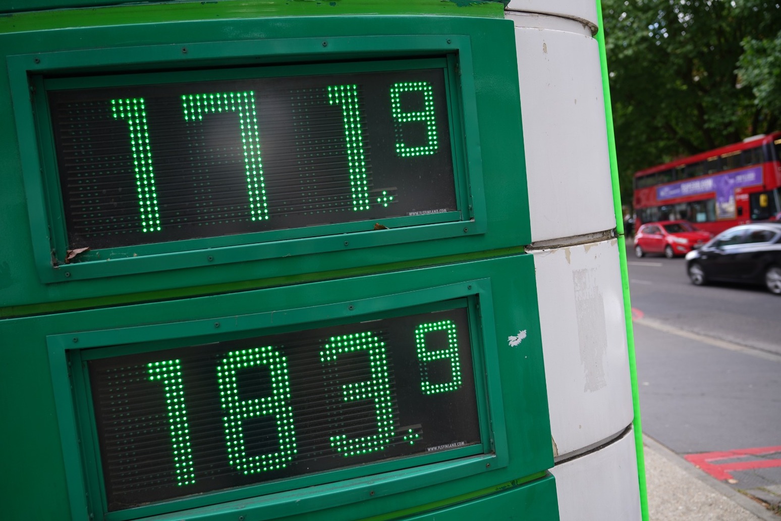 Johnson ‘planning to expose petrol stations not passing on duty cuts’