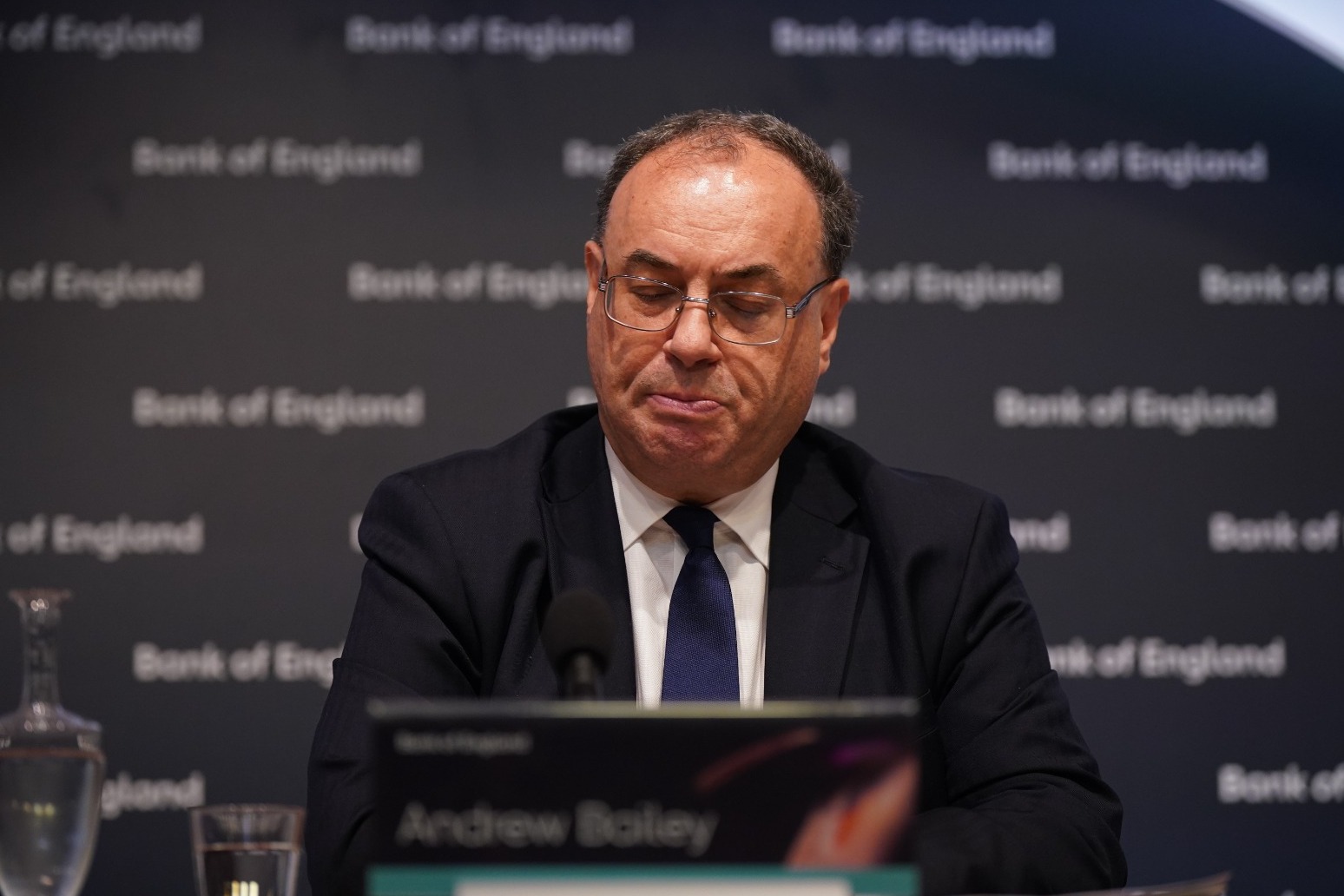Bank of England predicts recession after raising interest rates