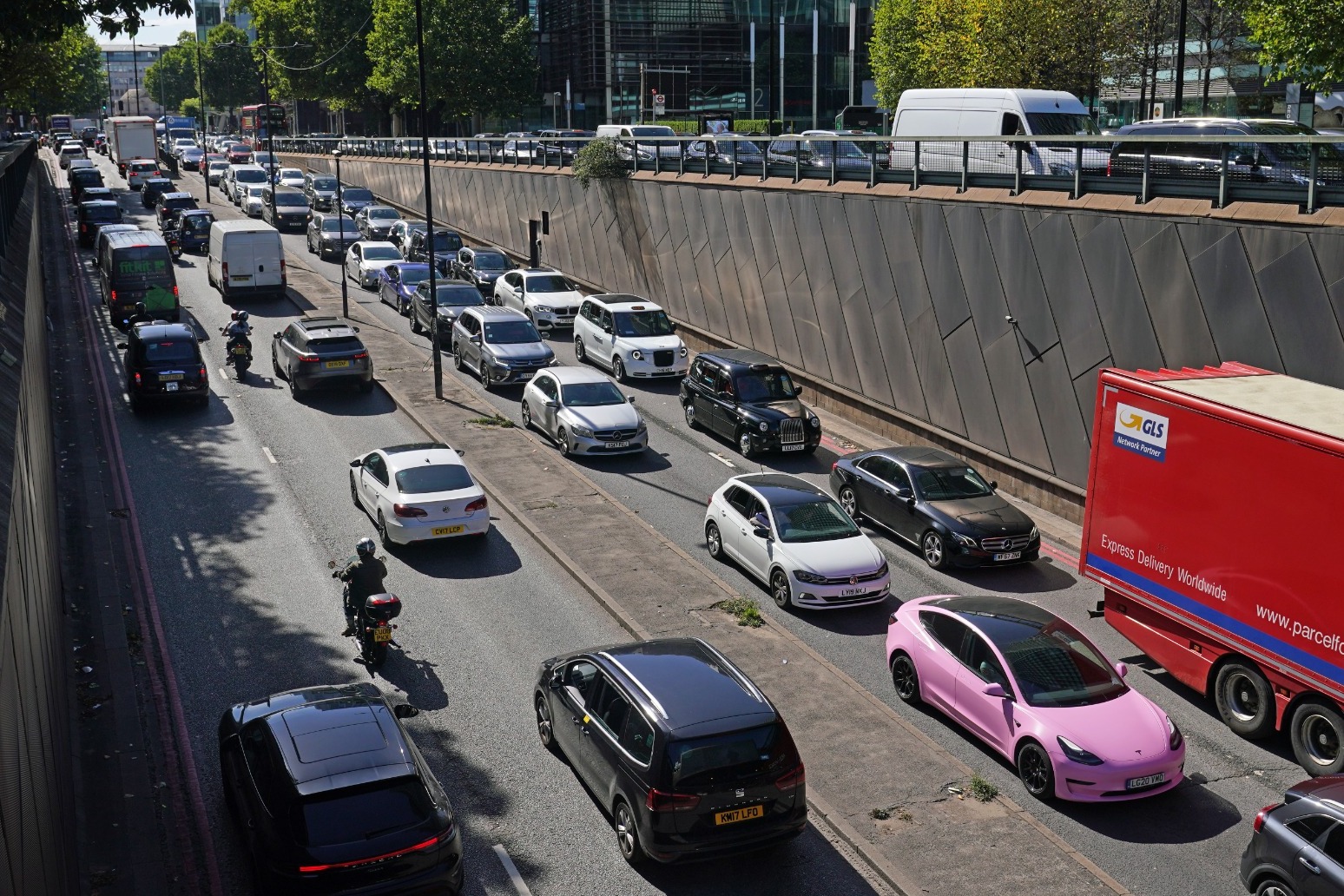 Drivers warned to avoid bank holiday getaway trips on Friday afternoon