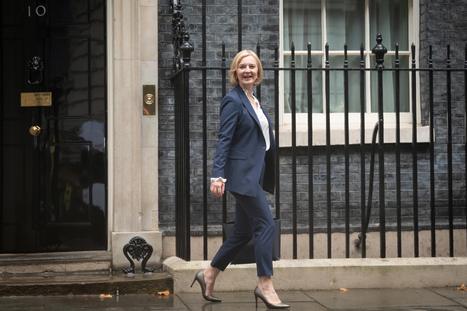 Truss set to announce ‘bold’ plan to guard against spiralling bills