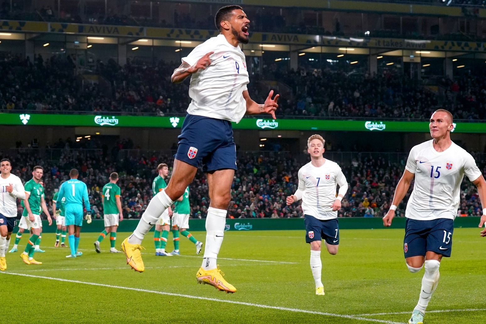 Ohi Omoijuanfo snatches late victory for Norway against the Republic of Ireland