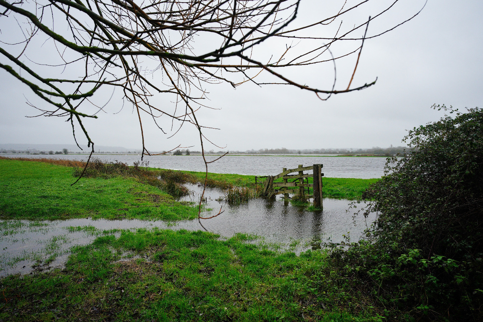 Wet weather brings rain warning from Met Office