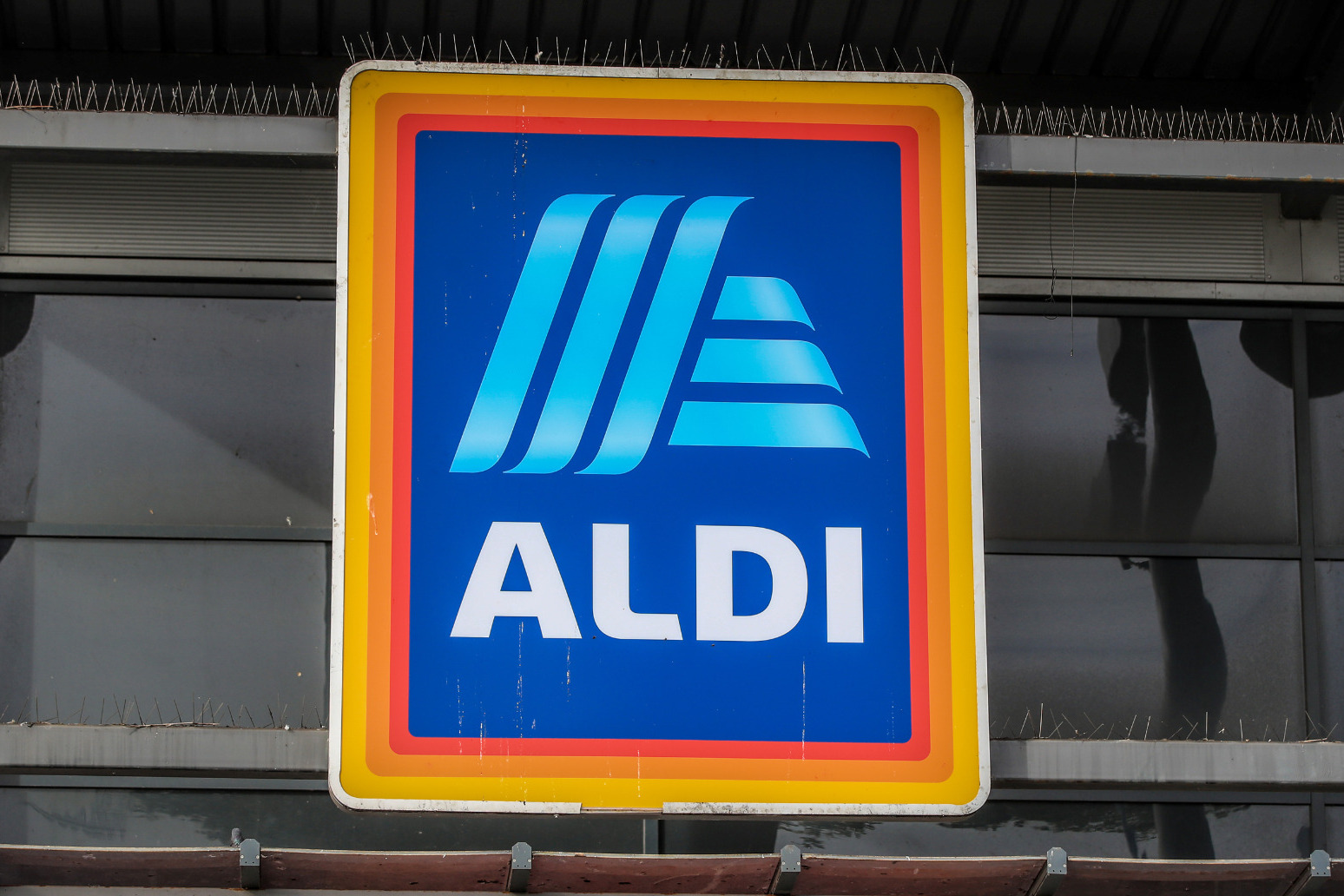Aldi loses court battle with M&S over festive gin bottles design