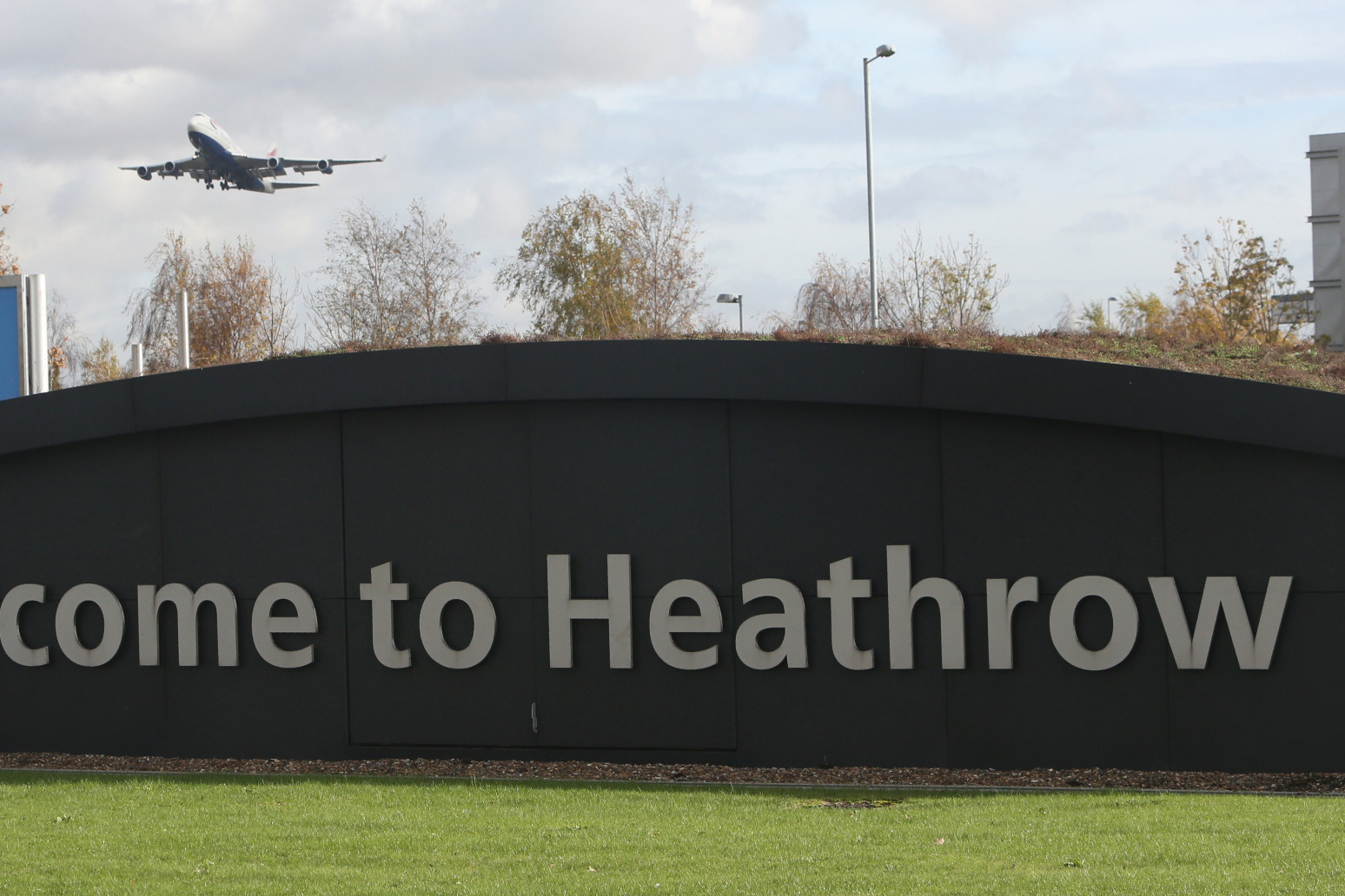 Heathrow told to cut passenger charges amid demand rebound