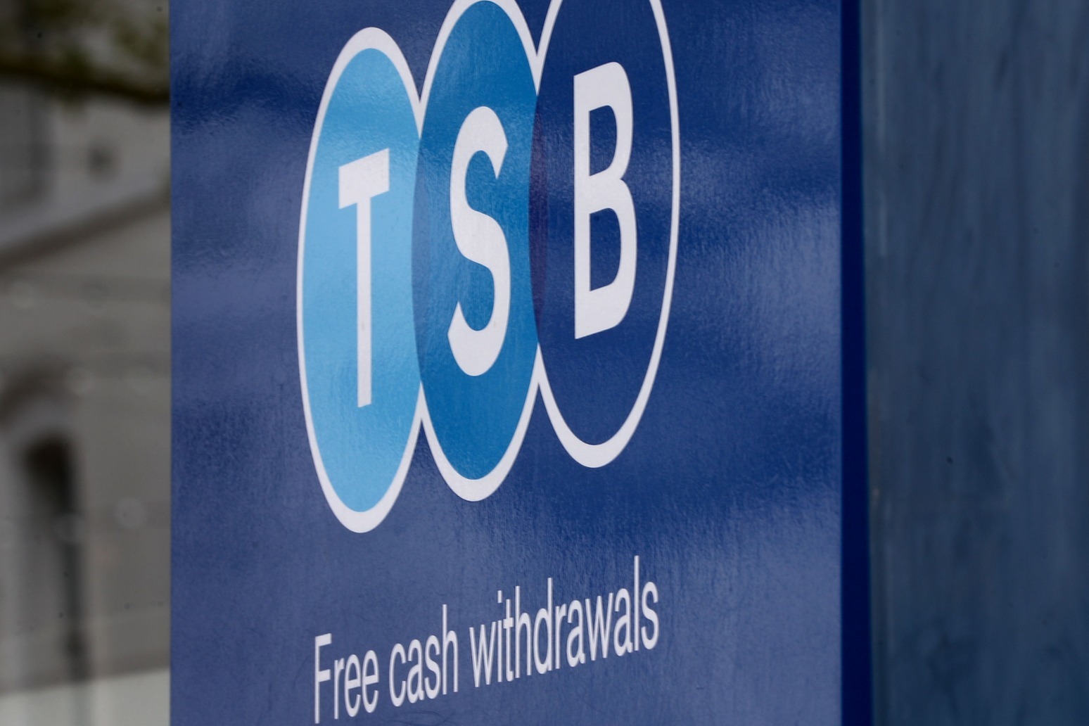 TSB APOLOGISES AFTER PAYMENT GLITCH LEAVES CUSTOMERS WITHOUT WAGES