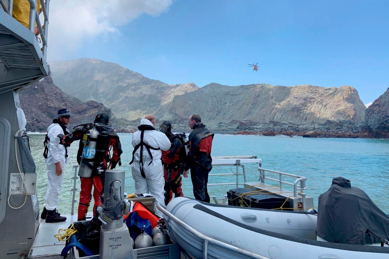 TOXIC AIR AND GASES HAMPER SEARCH FOR LAST TWO VICTIMS OF NEW ZEALAND VOLCANO
