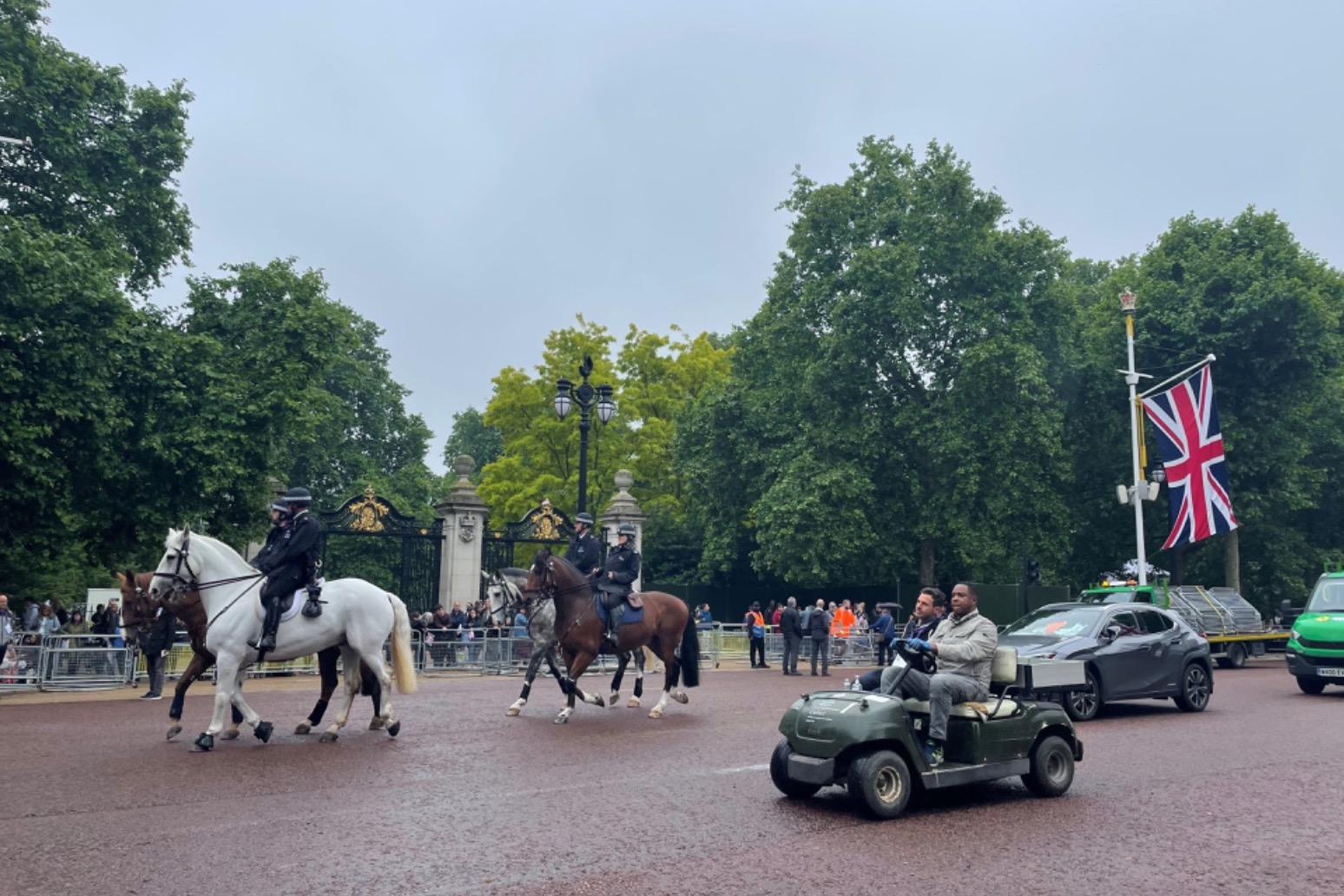 Royal revellers hope to see Queen on final day of Platinum Jubilee celebrations