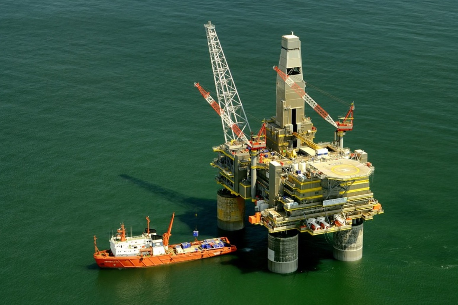 BP REFINERIES PUT IT AHEAD OF EXPECTATIONS DESPITE 40% INCOME DROP