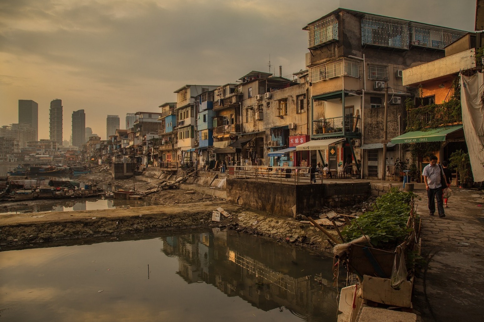 Gap between rich and poor growing, fuelling global anger - Oxfam